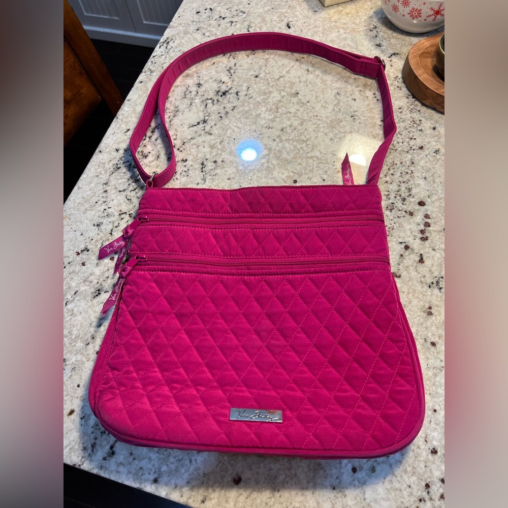 Vera Bradley TRIPLE ZIP HIPSTER bag - Fuschia